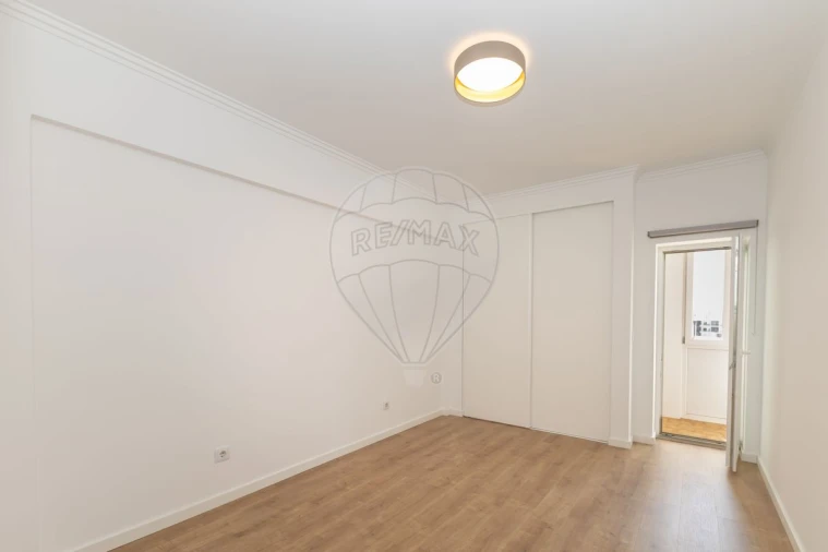Apartamento T3 para Venda em Almada, Cova da Piedade, Pragal e Cacilhas Foto 7