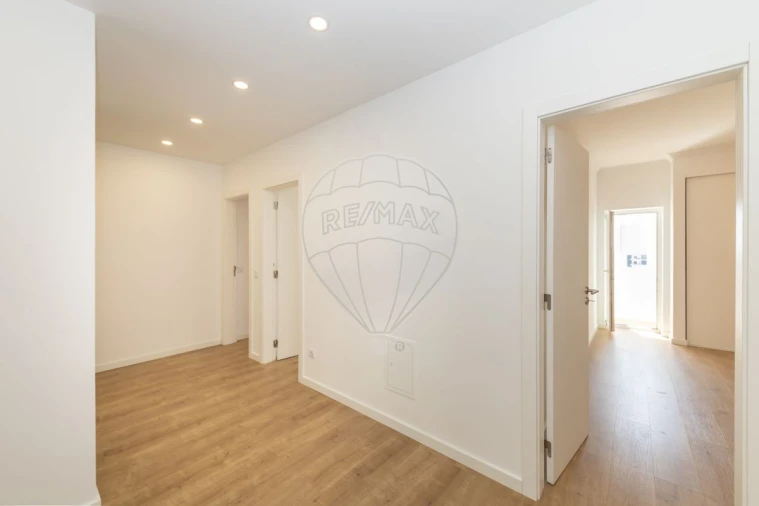 Apartamento T3 para Venda em Almada, Cova da Piedade, Pragal e Cacilhas Foto 4