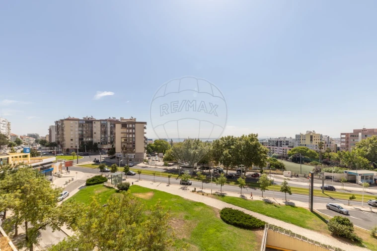 Apartamento T3 para Venda em Almada, Cova da Piedade, Pragal e Cacilhas Foto 13