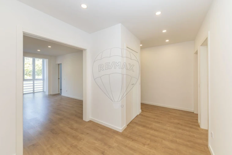 Apartamento T3 para Venda em Almada, Cova da Piedade, Pragal e Cacilhas Foto 2