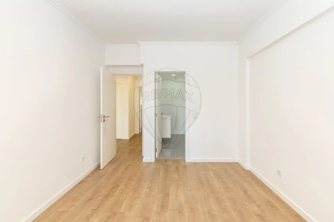 Apartamento T3 para Venda em Almada, Cova da Piedade, Pragal e Cacilhas Foto 8