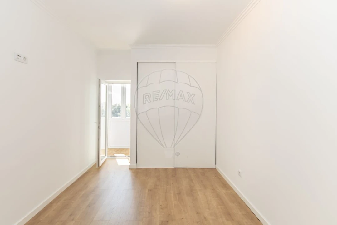 Apartamento T3 para Venda em Almada, Cova da Piedade, Pragal e Cacilhas Foto 5