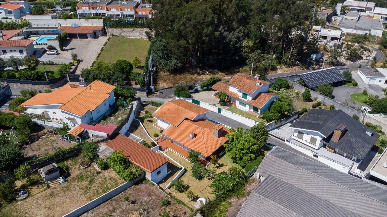 Moradia T4 para Venda em Oliveira (São Mateus) Foto 25