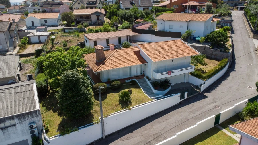 Moradia T4 para Venda em Oliveira (São Mateus) Foto 1