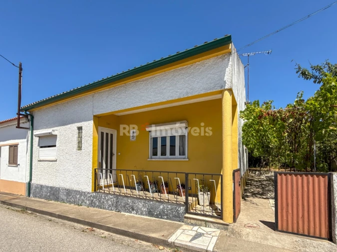 Moradia T3 para Venda em Tramagal Foto 1