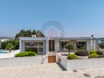 Moradia T4 para Venda em Nadadouro