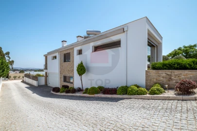 Moradia T4 para Venda em Nadadouro