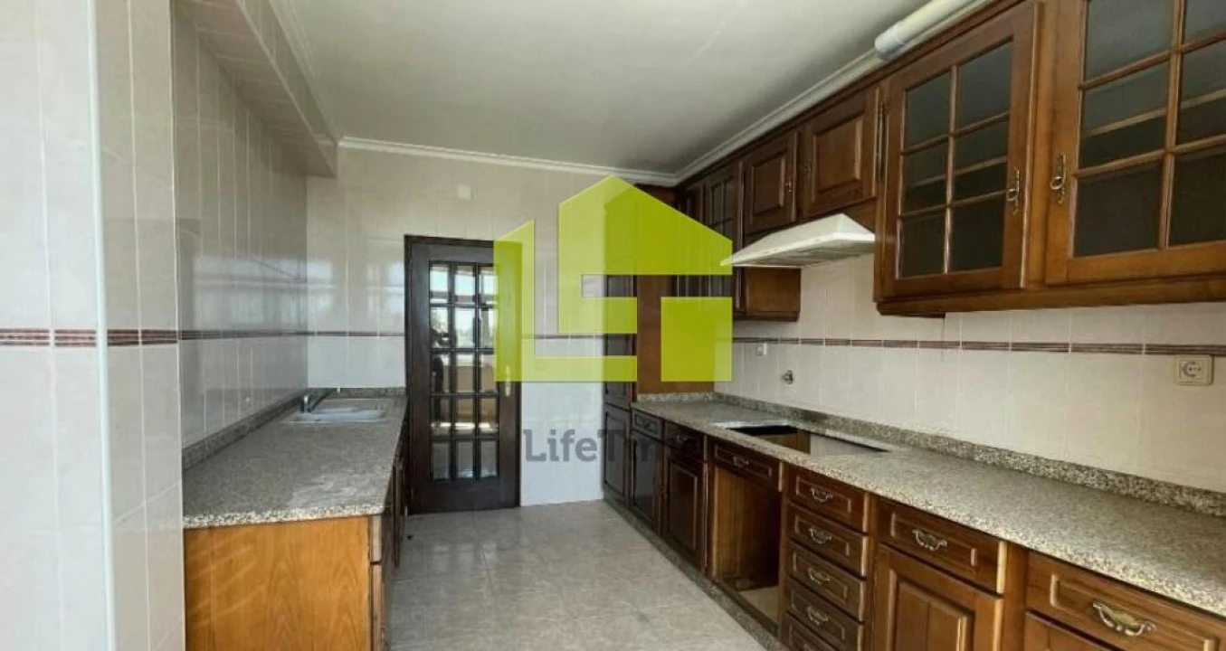 Apartamento T3 para Venda em Nelas Foto 11