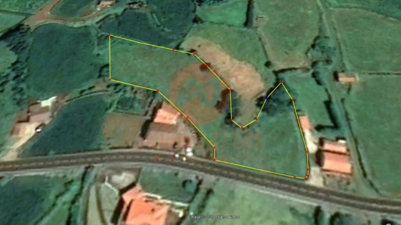 Terreno para Venda em Calheta Foto 1