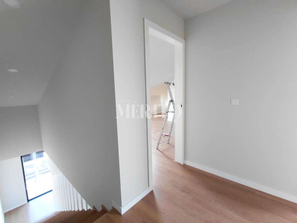 Apartamento T4 para Venda em Arcozelo Foto 14