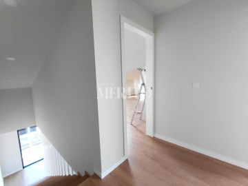 Apartamento T4 para Venda em Arcozelo