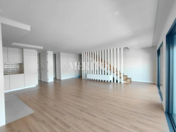 Apartamento T4 para Venda em Arcozelo