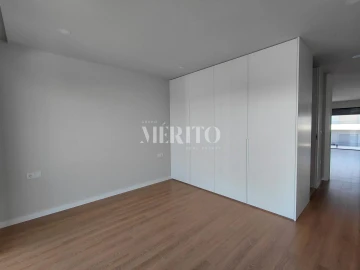 Apartamento T4 para Venda em Arcozelo