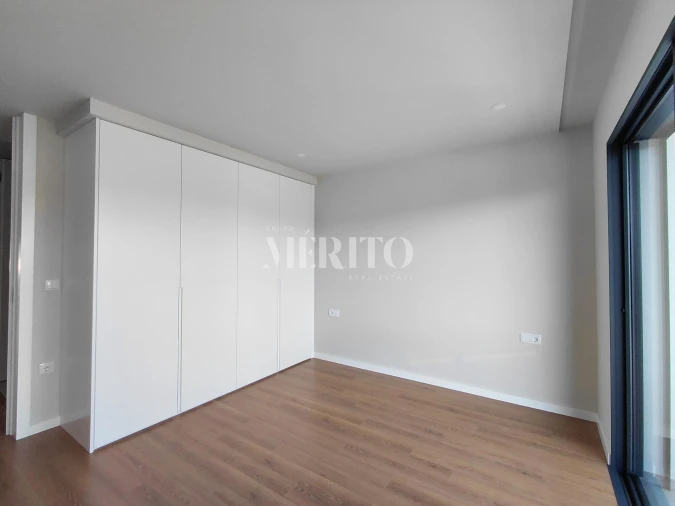 Apartamento T4 para Venda em Arcozelo Foto 12