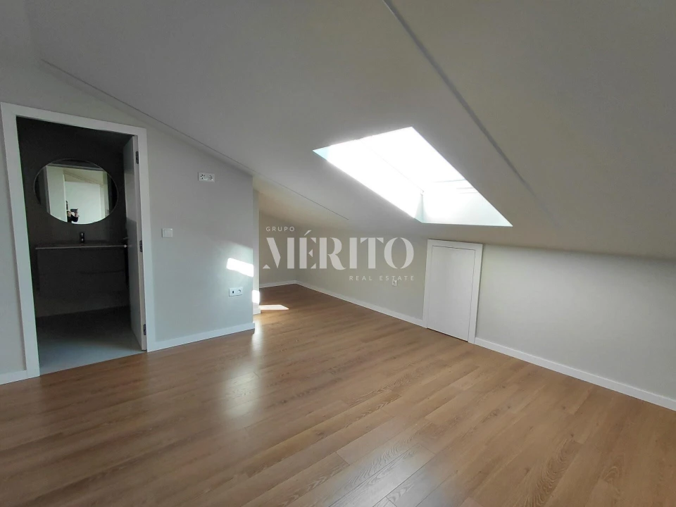 Apartamento T4 para Venda em Arcozelo Foto 17