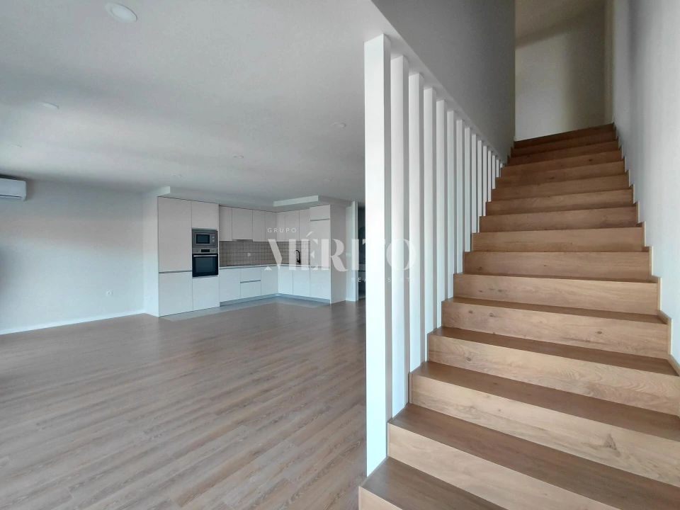 Apartamento T4 para Venda em Arcozelo Foto 5
