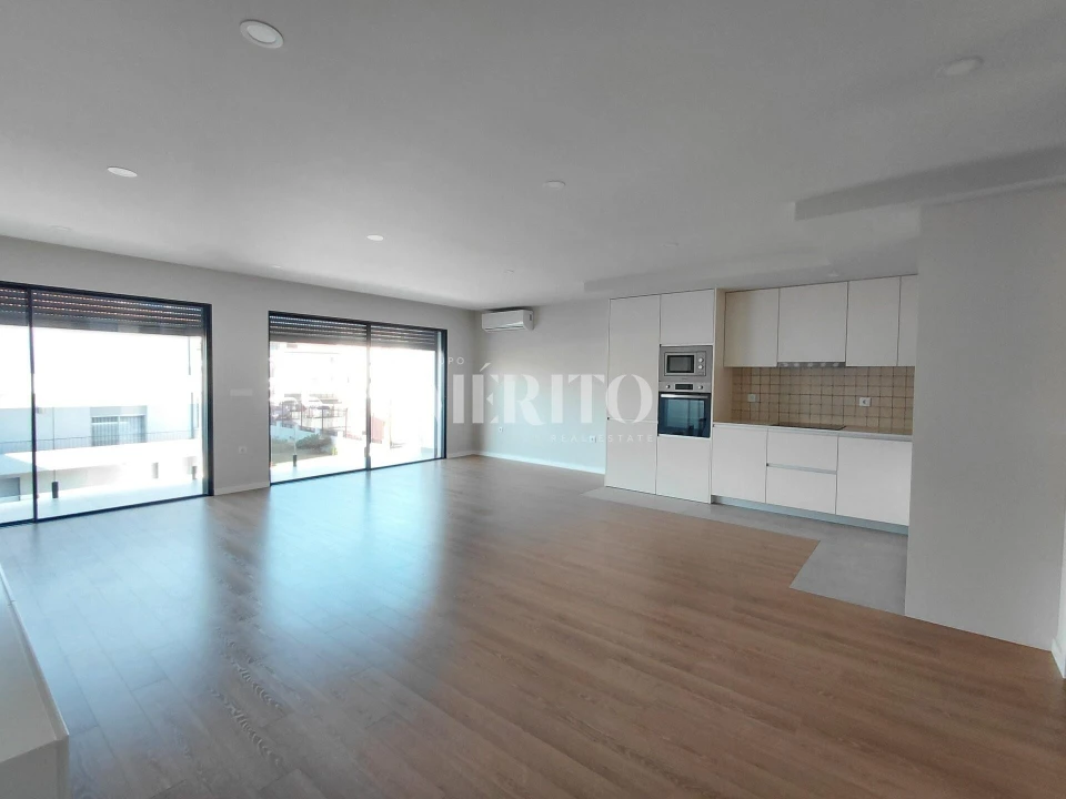 Apartamento T4 para Venda em Arcozelo Foto 4