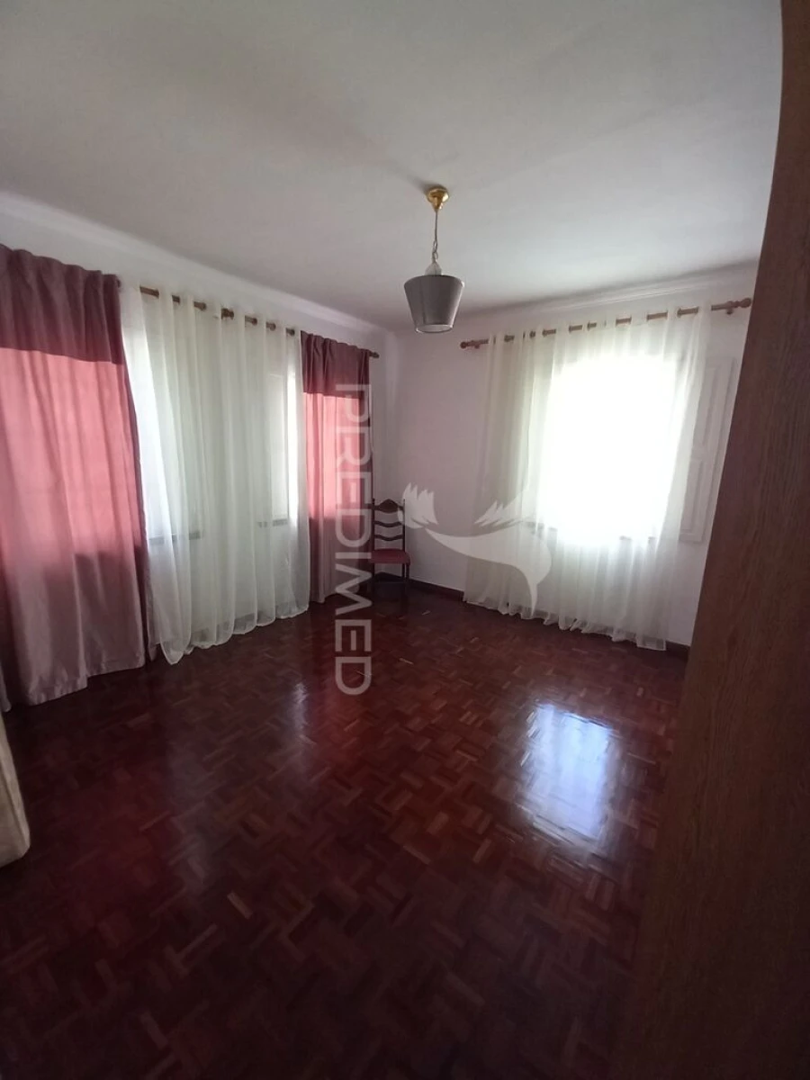 Moradia T4 para Venda em Praia da Vitoria (Santa Cruz) Foto 6