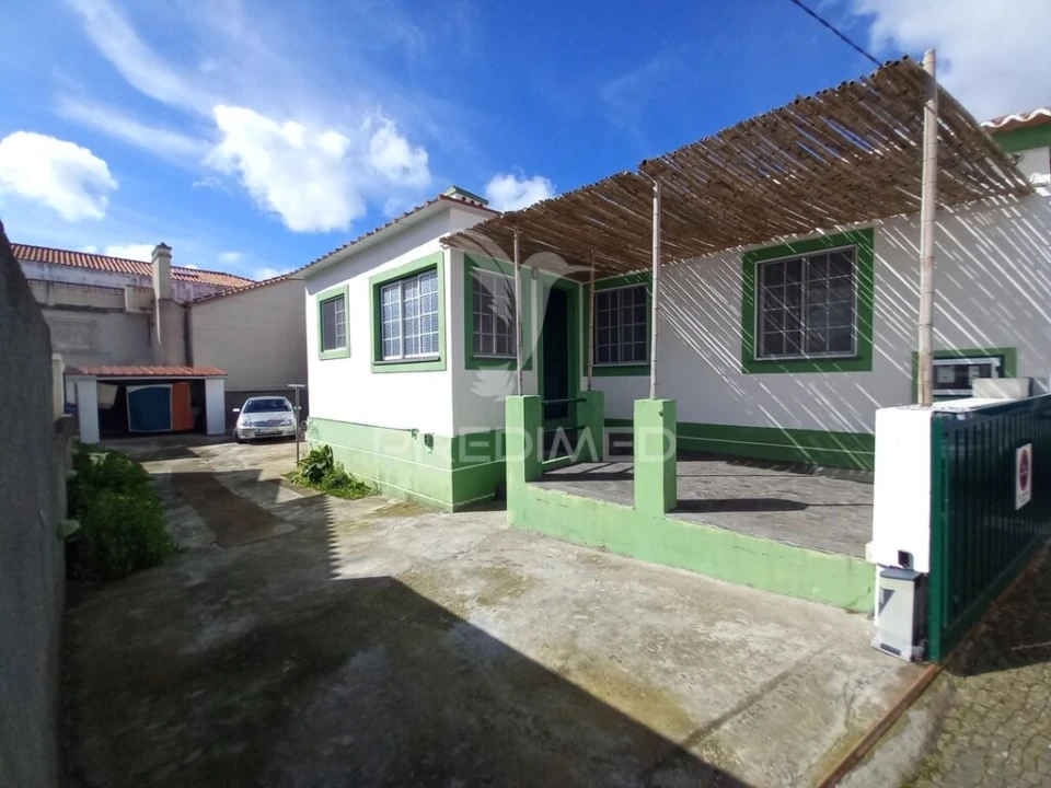 Moradia T4 para Venda em Praia da Vitoria (Santa Cruz) Foto 4