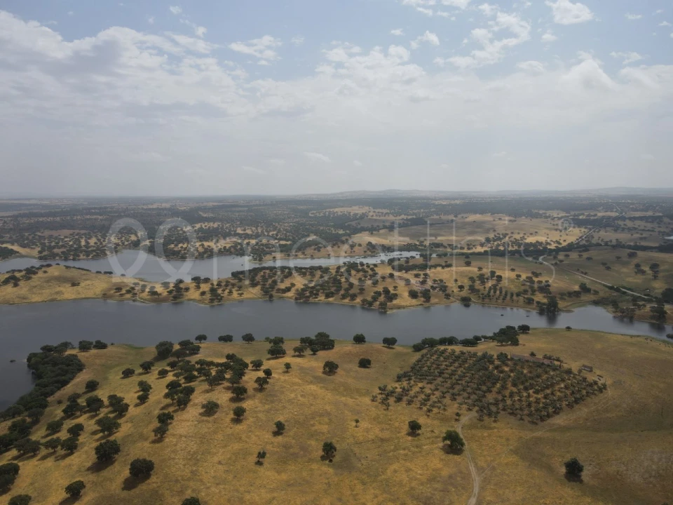 Quinta T4 para Venda em Santa Maria do Castelo e Santiago e Santa Susana Foto 12