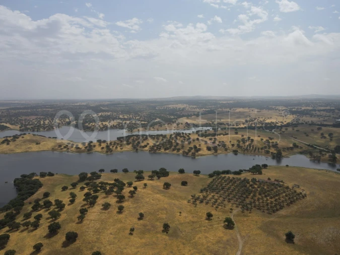 Quinta T4 para Venda em Santa Maria do Castelo e Santiago e Santa Susana Foto 12