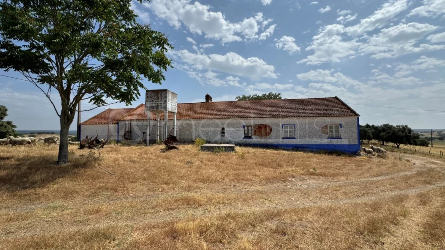 Quinta T4 para Venda em Santa Maria do Castelo e Santiago e Santa Susana Foto 23