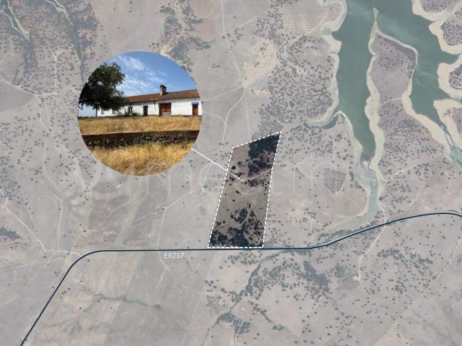 Quinta T4 para Venda em Santa Maria do Castelo e Santiago e Santa Susana Foto 18