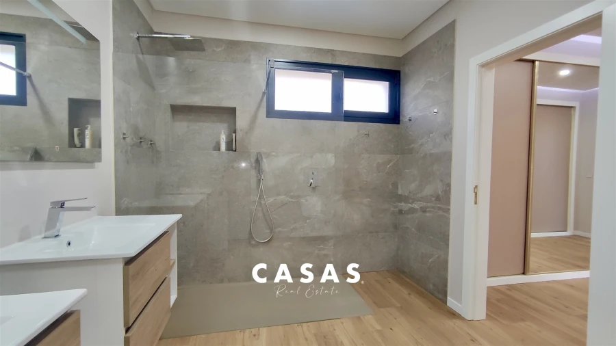 Moradia T4 para Venda em Machico Foto 32