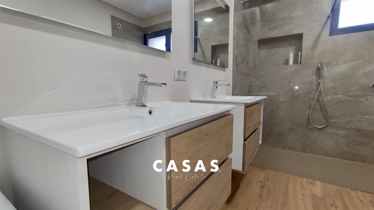 Moradia T4 para Venda em Machico Foto 33