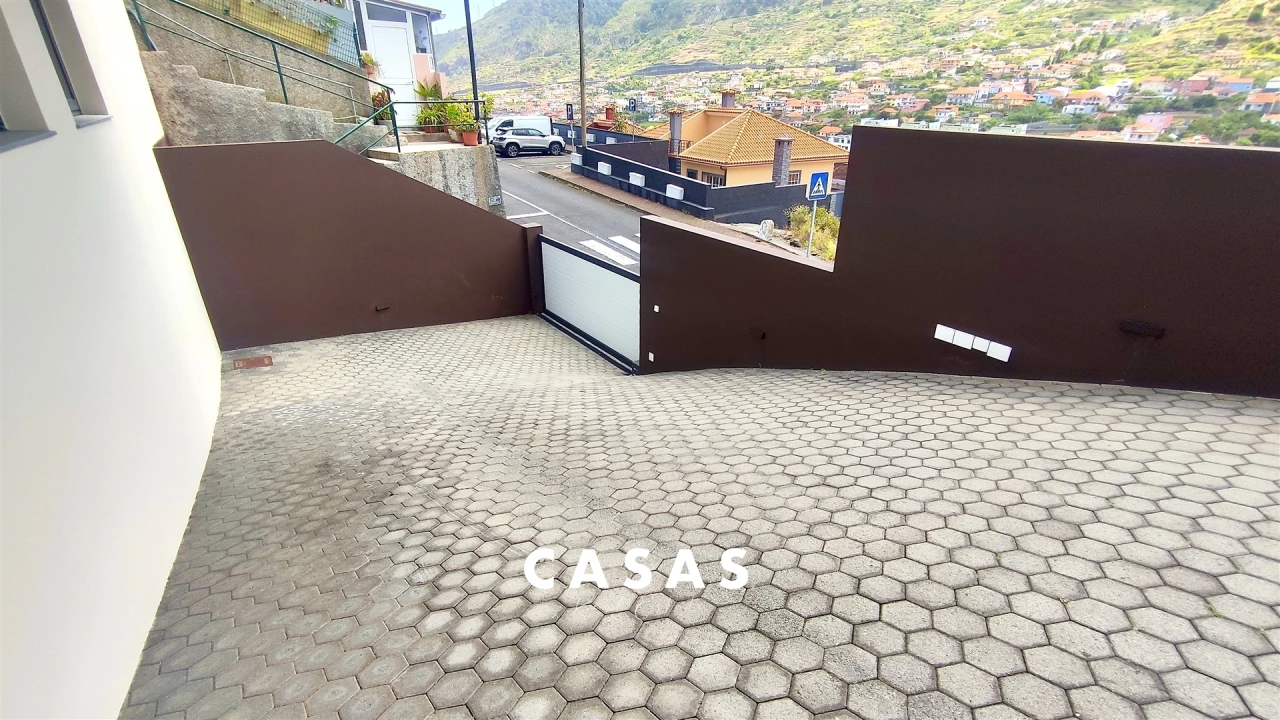 Moradia T4 para Venda em Machico Foto 4