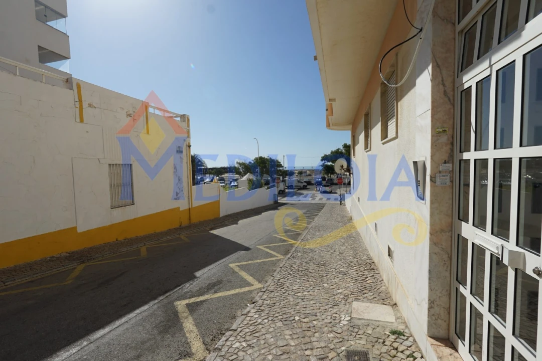 Apartamento para Venda em Monte Gordo Foto 3