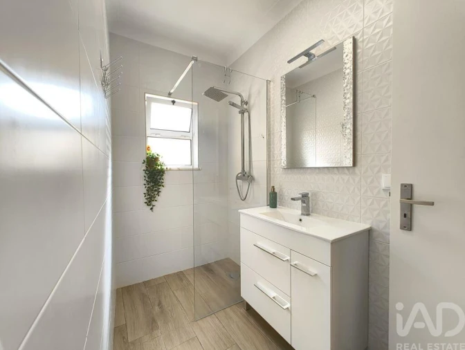 Moradia T2 para Venda em Bensafrim e Barão de São João Foto 6