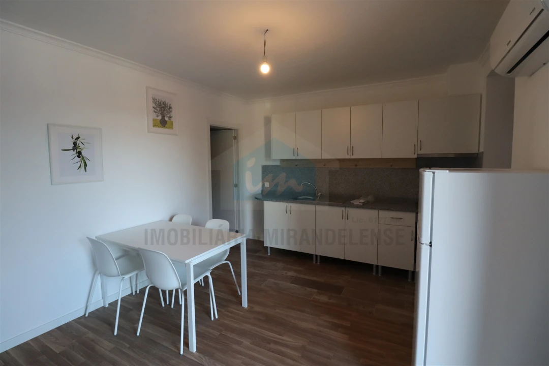 Apartamento T1 para Venda em Mirandela Foto 3