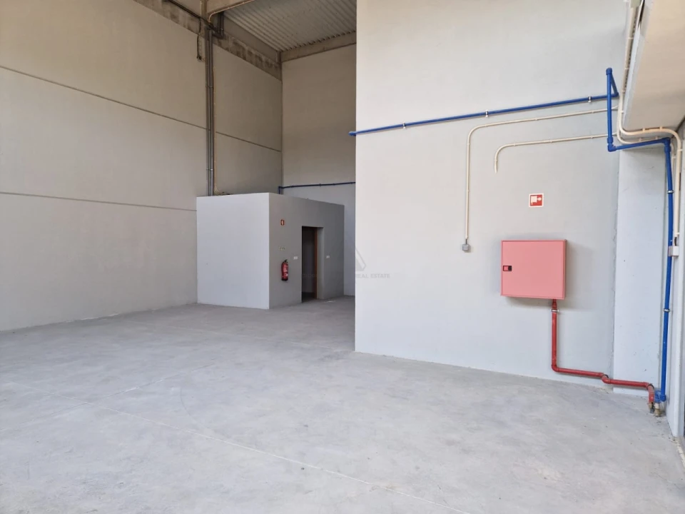 Armazém para Arrendamento em Alhos Vedros Foto 14