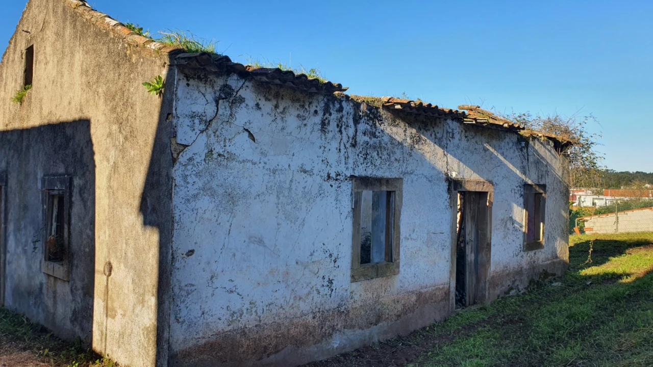 Moradia T0 para Venda em Areias e Pias Foto 1