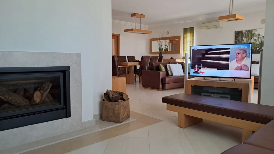 Moradia T4 para Venda em Fernao Ferro Foto 20