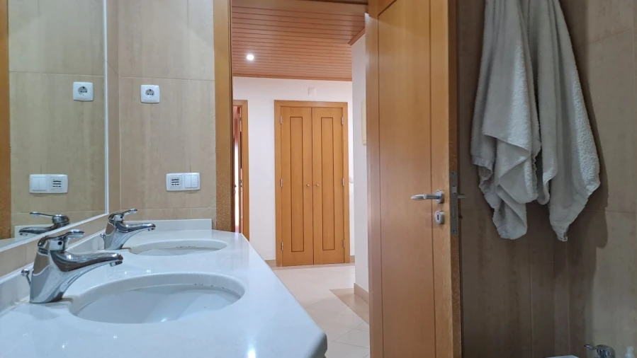 Moradia T4 para Venda em Fernao Ferro Foto 10