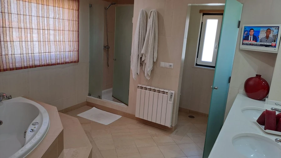 Moradia T4 para Venda em Fernao Ferro Foto 15