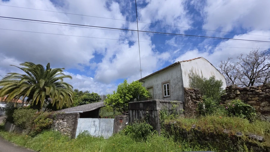 Moradia T2 para Venda em Chãos Foto 3