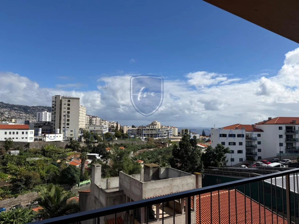 Apartamento T3 para Venda em São Martinho Foto 1