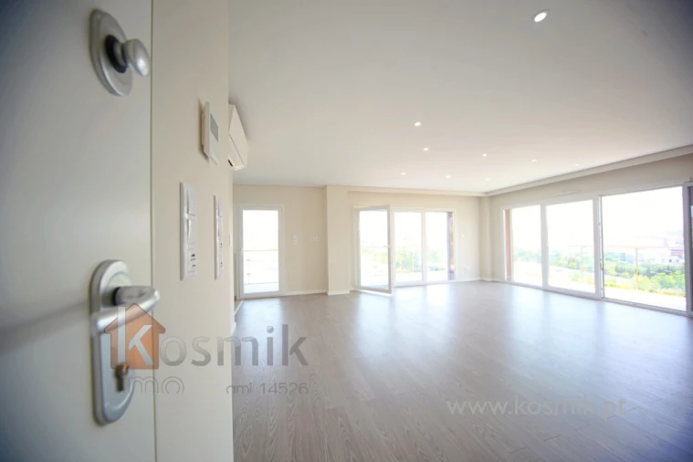 Apartamento T3 para Arrendamento em Póvoa de Santo Adrião e Olival Basto Foto 17