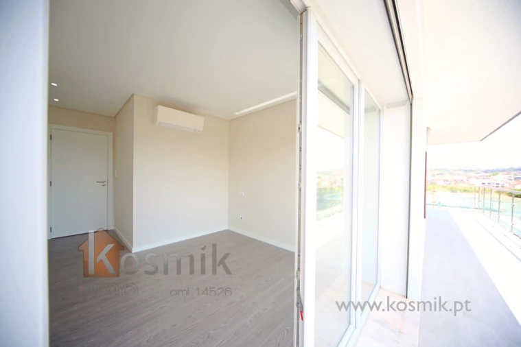 Apartamento T3 para Arrendamento em Póvoa de Santo Adrião e Olival Basto Foto 50