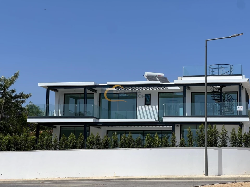 Moradia T4 para Venda em Albufeira e Olhos de Água Foto 4
