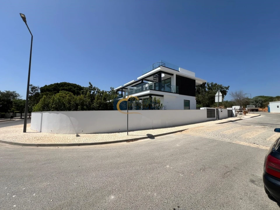 Moradia T4 para Venda em Albufeira e Olhos de Água Foto 7