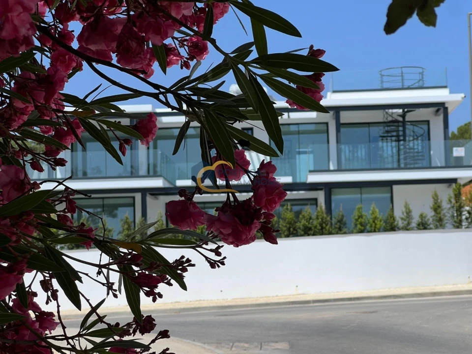 Moradia T4 para Venda em Albufeira e Olhos de Água Foto 6