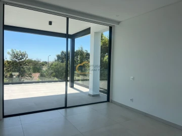 Moradia T4 para Venda em Albufeira e Olhos de Água