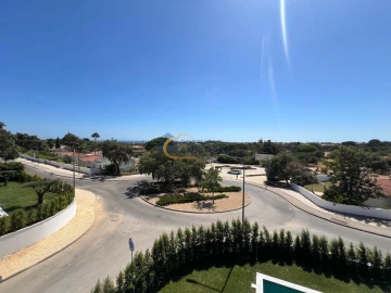 Moradia T4 para Venda em Albufeira e Olhos de Água