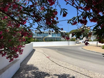 Moradia T4 para Venda em Albufeira e Olhos de Água