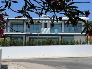 Moradia T4 para Venda em Albufeira e Olhos de Água