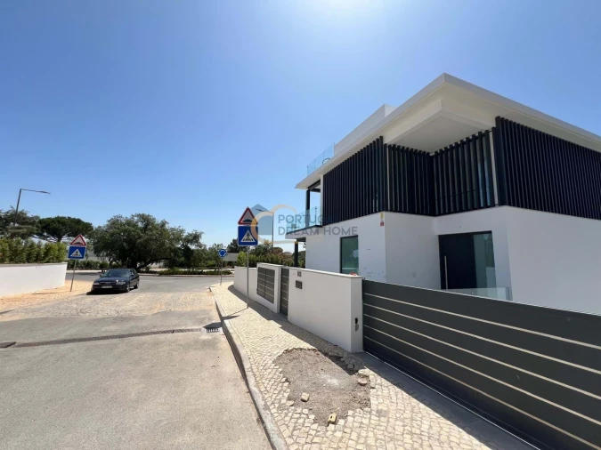 Moradia T4 para Venda em Albufeira e Olhos de Água Foto 10
